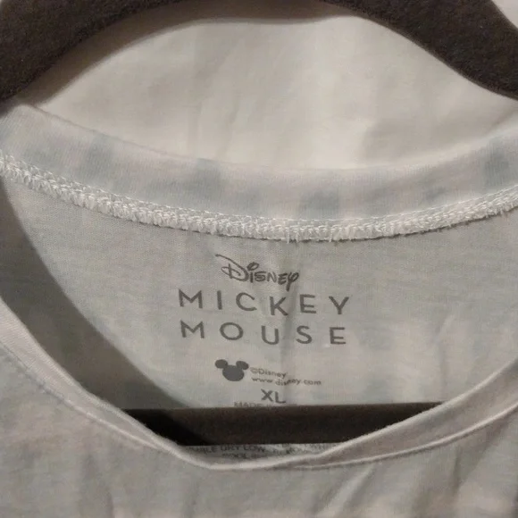 Disney, women's sleeveless top in extra large. - Picture 3 of 4